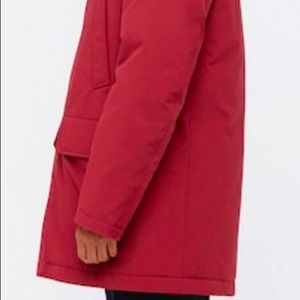 Super warm matte red Uniqlo Parka! Super Warm eve. in cold temps!